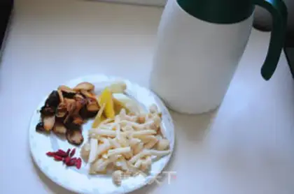Make Tasty chicken soup with pinewood step 2