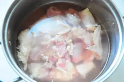 Make Tasty chicken soup with pinewood step 3