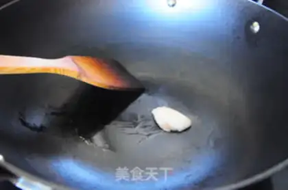 Make Tasty chicken soup with pinewood step 5