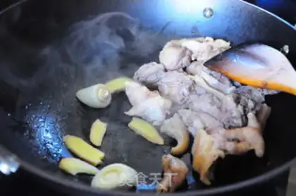 Make Tasty chicken soup with pinewood step 7
