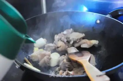 Make Tasty chicken soup with pinewood step 8