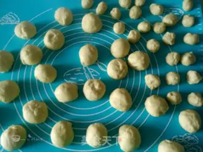 Make Snail bread step 8