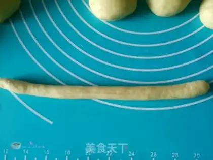 Make Snail bread step 10