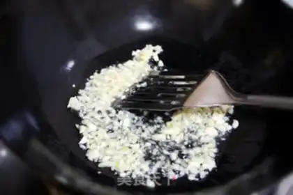 Make Garlic fan dolls step 6