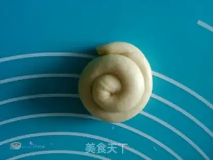 Make Snail bread step 11