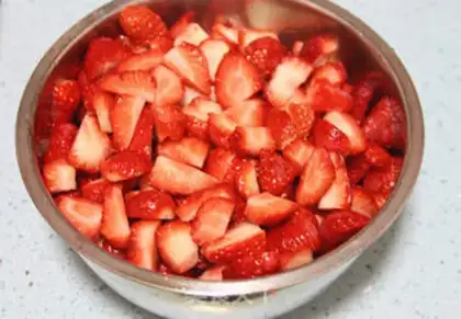Make Bread machine homemade strawberry sauce step 2