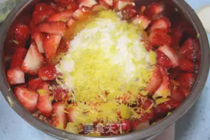 Make Bread machine homemade strawberry sauce step 3