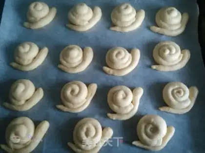 Make Snail bread step 13
