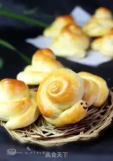 Make Snail bread step 16