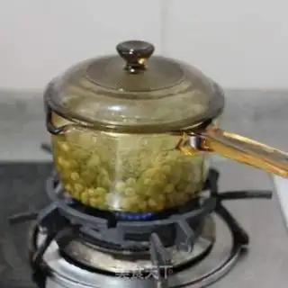 Make Onion pea soup step 2
