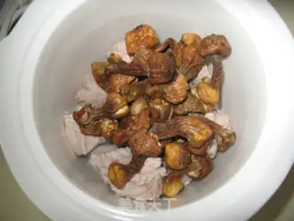 Make Qi-su-bone, abalone soup step 2