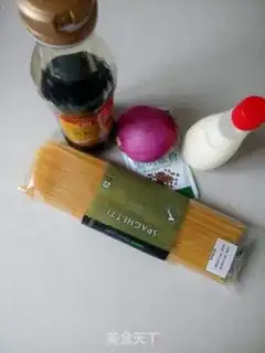 Make Black pepper onion ham pasta step 0