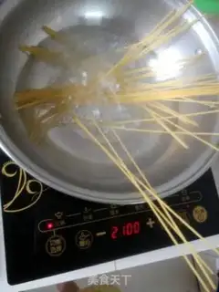 Make Black pepper onion ham pasta step 2