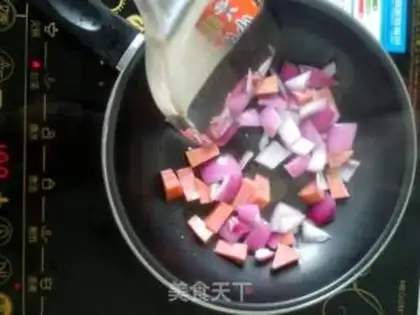 Make Black pepper onion ham pasta step 3