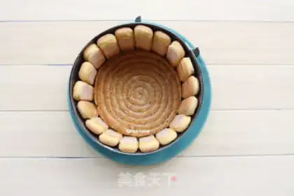 Make Strawberry Charlotte step 9