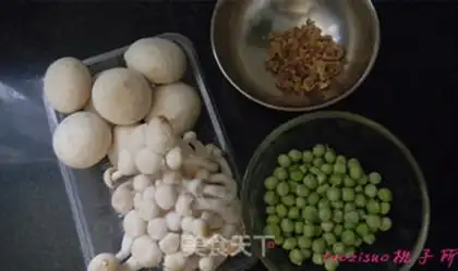 Make Hemi mushrooms and fried peas step 0