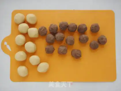 Make Cat mooncake step 3