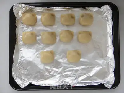 Make Cat mooncake step 5
