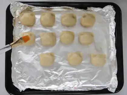 Make Cat mooncake step 6