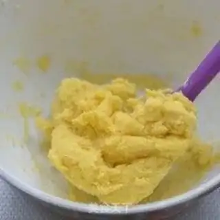 Make Ice-fire pineapple bun step 3