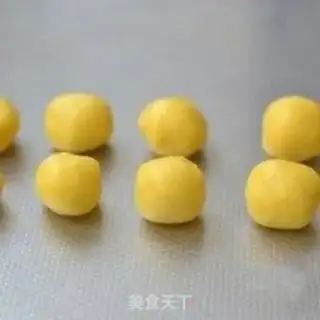 Make Ice-fire pineapple bun step 4