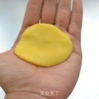 Make Ice-fire pineapple bun step 6