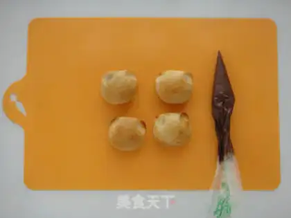 Make Cat mooncake step 11