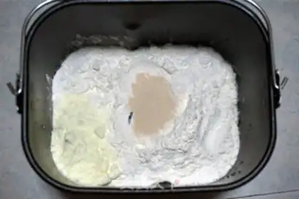 Make Red-tree sugar bread step 1