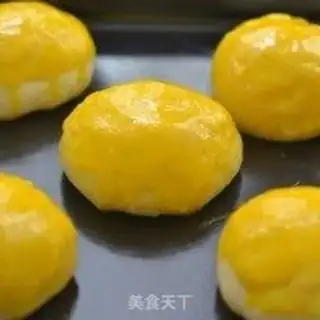 Make Ice-fire pineapple bun step 10