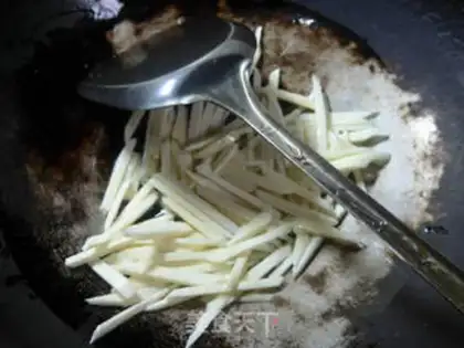 Make Squeeze the white noodles step 1