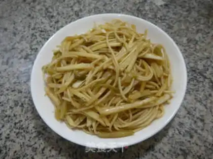 Make Squeeze the white noodles step 5