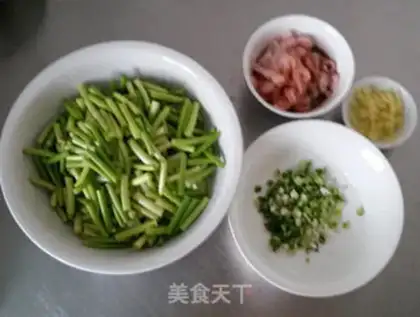 Make Garlic pasta step 1