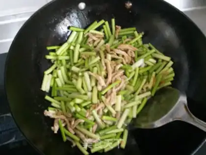 Make Garlic pasta step 6