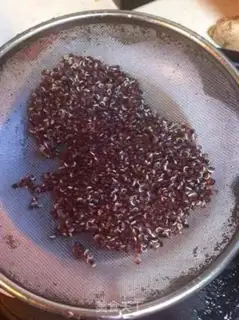 Make quinoa shrimp salad step 1