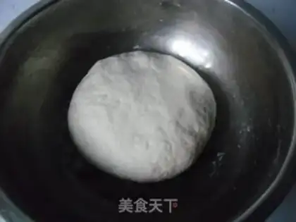 Make Fan onion pie step 0