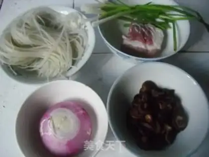Make Fan onion pie step 1
