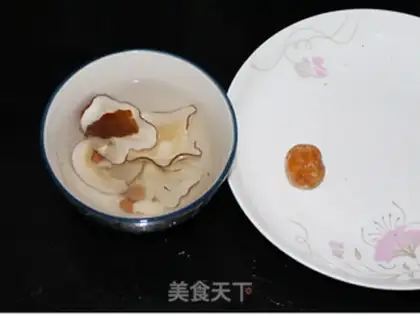 Make Submarine coconuts, almonds step 3