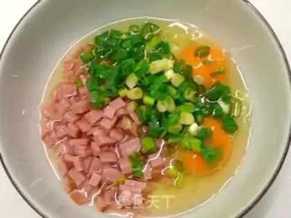 Make Onion ham and eggs step 1