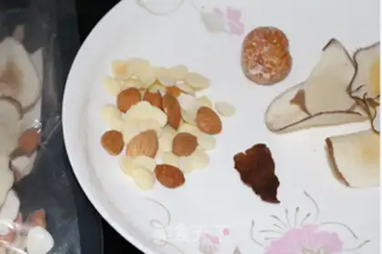 Make Submarine coconuts, almonds step 4