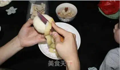 Make Submarine coconuts, almonds step 5
