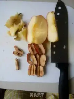Make Apple radish pigbone soup step 1