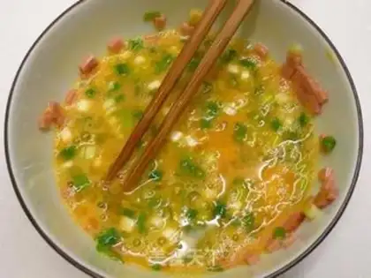 Make Onion ham and eggs step 3