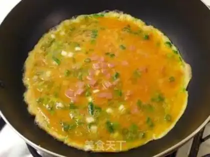 Make Onion ham and eggs step 4