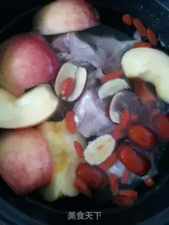 Make Apple radish pigbone soup step 2