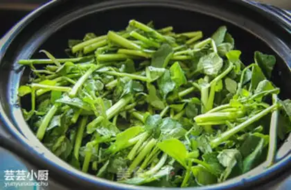 Make Western veggie soup step 1