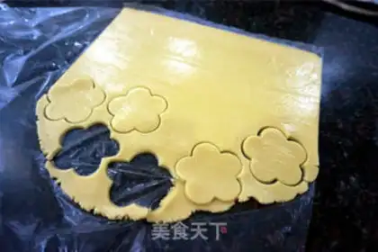 Make Glass and sugar cookies step 4
