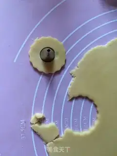 Make Glass and sugar cookies step 4