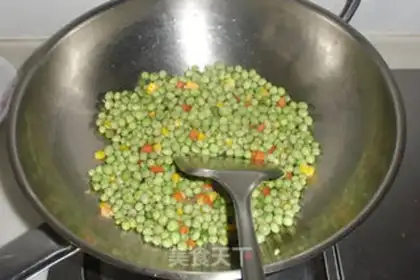 Make Bacon fried pea step 2