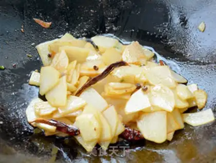 Make Spicy potato chips step 4