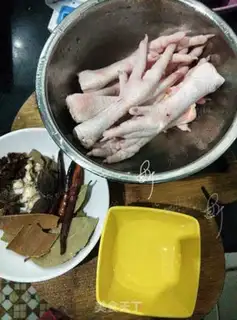 Make Homemade safe pepper claws step 0